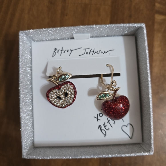 Betsey Johnson Apple Earrings - Picture 1 of 2